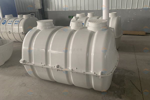 在對(duì)玻璃鋼模壓化糞池施工的過(guò)程中要注意些什么 在對(duì)玻璃鋼模壓化糞池施工的過(guò)程中要注意些什么
